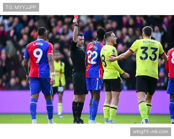 英超赛季聚焦：酒红军团强势领跑，积分榜表现持续闪耀